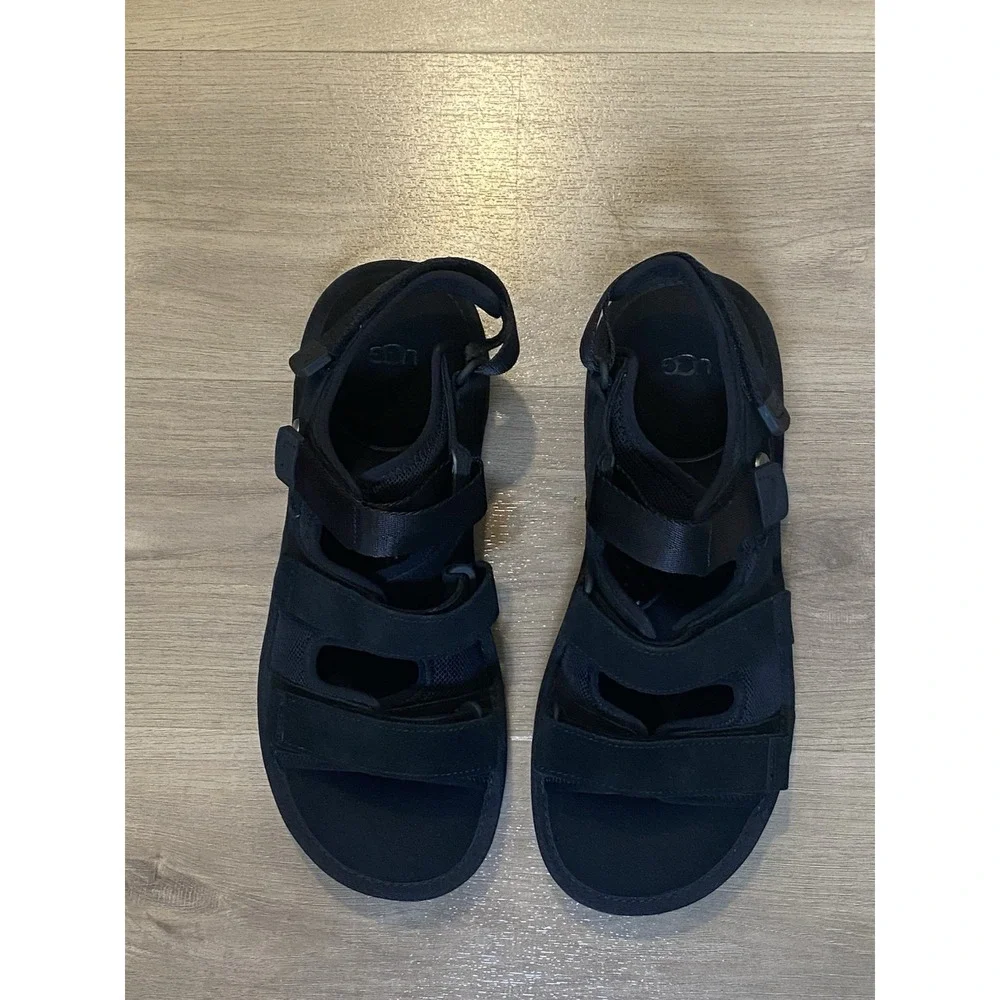 UGG new without
